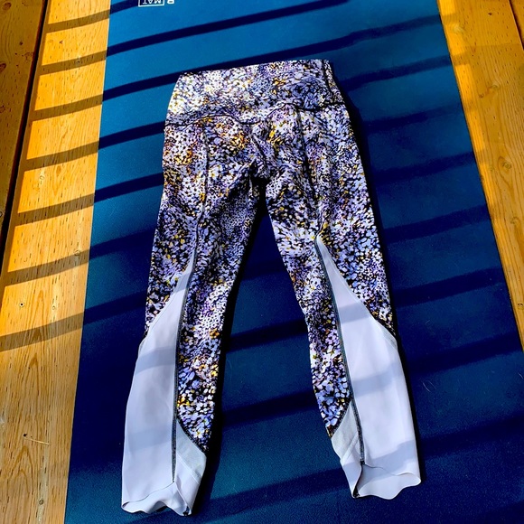 Lululemon Crops, size 6.